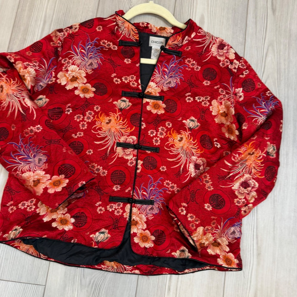 Chico's Red Silk Blend Chinoiserie Floral Frog Closure Jacket Size 1 - Picture 4 of 10